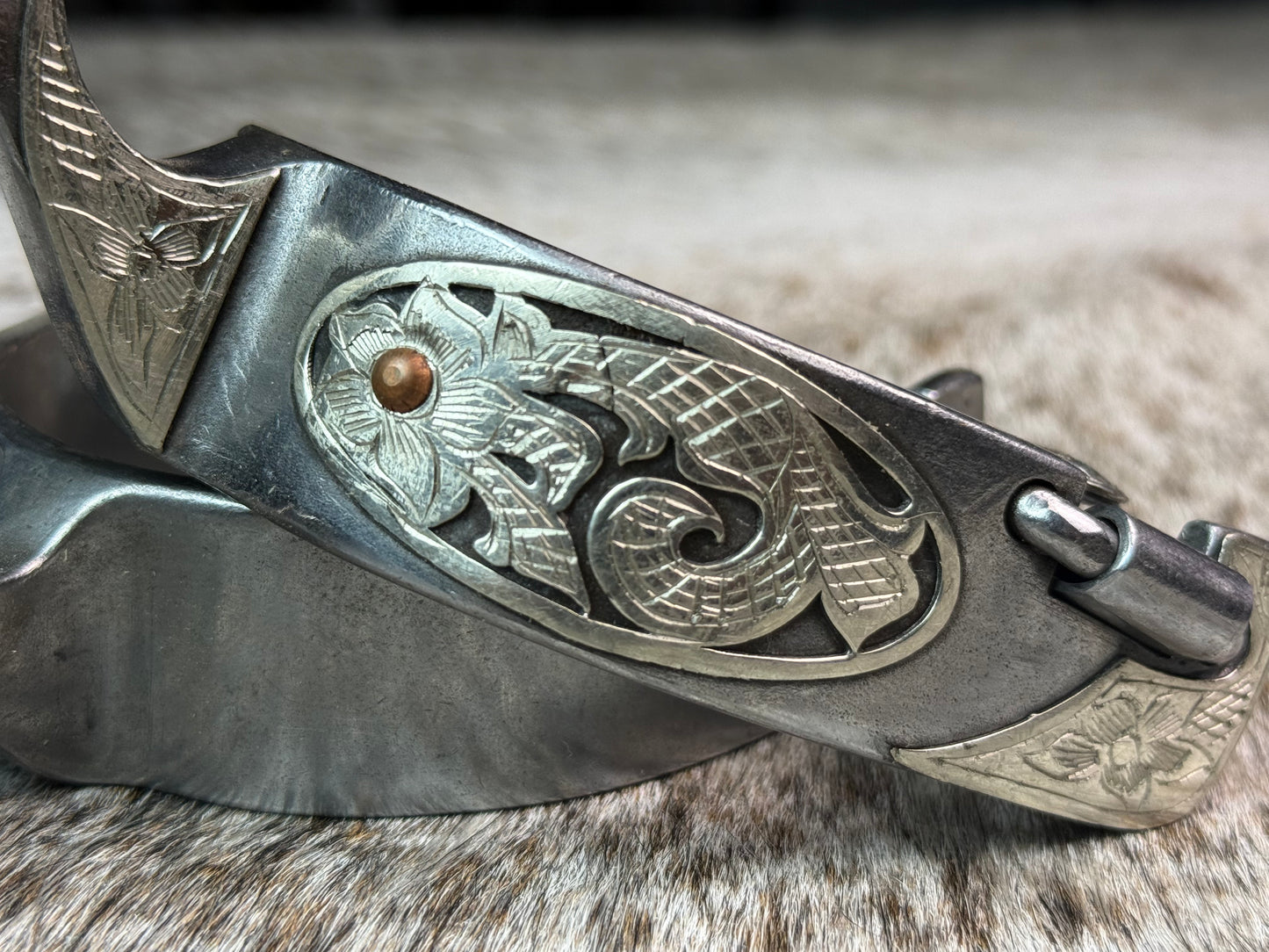 Oval Floral Spurs (12 Point)